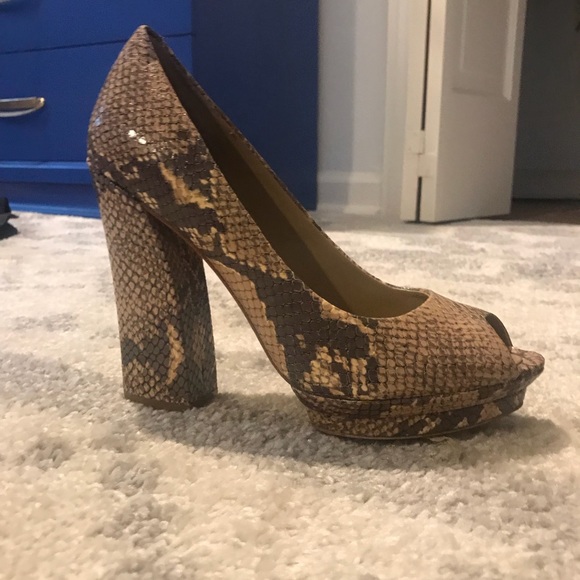 BCBG PLATFORMS - Picture 2 of 6